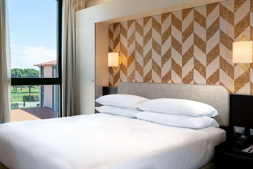 Hotel Doubletree By Hilton Milan Malpensa Solbiate Olona Zimmer foto