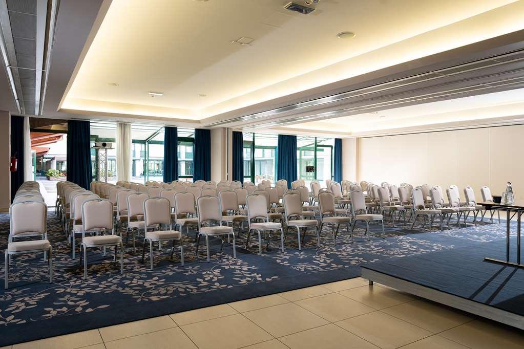 Hotel Doubletree By Hilton Milan Malpensa Solbiate Olona Einrichtungen foto
